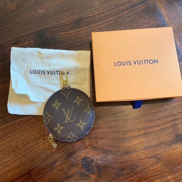 Authentic LV monogram coin pouch - Picture 1 of 11